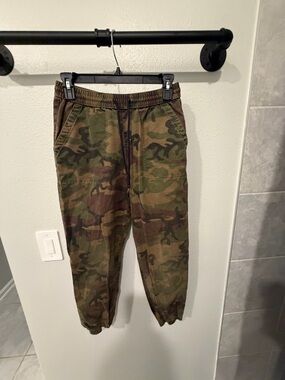 Vans Camo Joggers - elastic waist band with draw strings and pockets Size Small